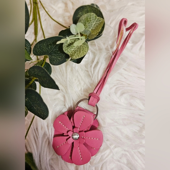 Fossil Pink Flower Keychain - Picture 8 of 8